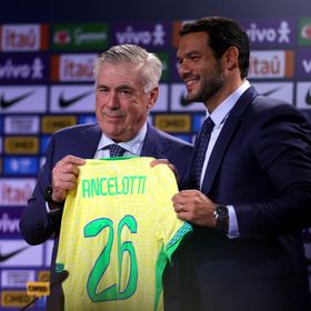 أنشيلوتي يحلق عالياً.. كم يتقاضى مدربو المنتخبات؟