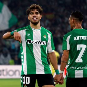 تألق الزلزولي مع بيتيس قد ينعش خزينة برشلونة بالملايين