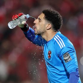 شوبير ينفي مفاوضات فالنسيا للتعاقد مع نجله مصطفى حارس الأهلي