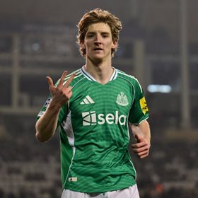 رباعية لا تُنسى.. غوردون يصنع التاريخ في دوري أبطال أوروبا