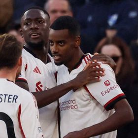 إيزاك يقلل من فرحة "كسر الصيام" ويحتفي بعودة ليفربول للانتصارات