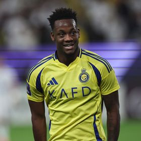 غلطة سراي يكشف موقفه بشأن ضمّ جون دوران من النصر