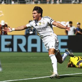 هل يلحق فران غارسيا بمودريتش في ميلان بعد صفقة كاريراس؟