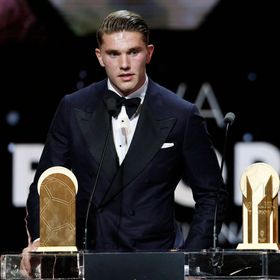 سر اختيار غيوكيريس وليس مبابي لجائزة "مولر"