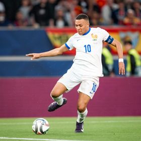 في ليلة كارثية لفرنسا.. مبابي يلتهم الإحصائيات ويُحطم أرقاماً تاريخية