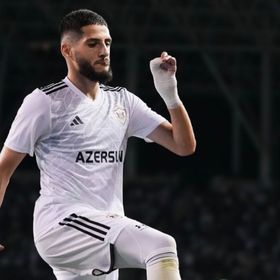 الجزائري بنزية يقود كاراباغ لفوز عريض في دوري أبطال أوروبا