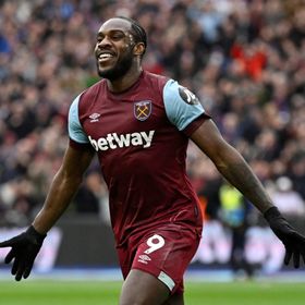 أنطونيو هداف وست هام "العائد من الموت" ينتقل للدوري القطري