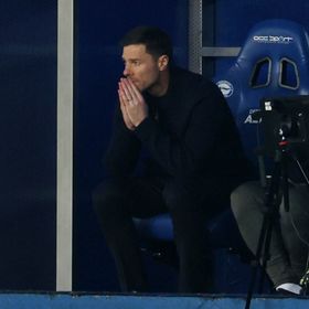 تشابي يمتدح "الظهير المستجد" رغم الخطأ وينفي الخلاف مع فينيسيوس بعناق