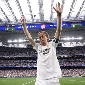 شاهد.. لوكا مودريتش في زيارة مفاجئة لمقرّ تدريب ريال مدريد