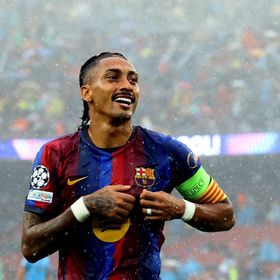 سبورت: برشلونة يبدأ مفاوضات تجديد عقد رافينيا