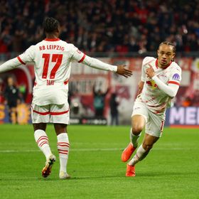 مانشستر سيتي يُزاحم تشيلسي على خدمات تشافي سيمونز