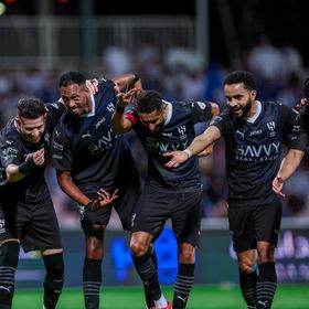 الهلال يُحقق حلم "الدوري الذهبي" بفوز متأخر على الوحدة