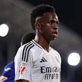 فينيسيوس "يريد راتب رونالدو".. و"يراوغ" ريال مدريد بشأن تجديد عقده