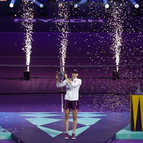 إيلينا ريباكينا تهزم أرينا سابالينكا وتحرز البطولة الختامية بالرياض