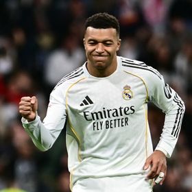 كم مباراة سيغيب عنها مبابي مع ريال مدريد بعد إصابته في الركبة؟