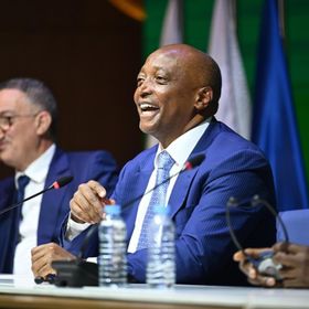 موتسيبي رئيس "كاف" يرفض الاتهامات: لن أضيع وقتي في الرد