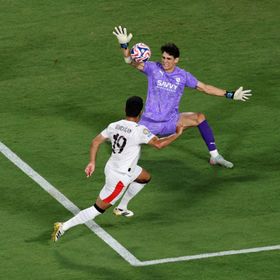 بونو ينافس المحمدي.. "كاف" يعلن المرشحين لجائزة أفضل حارس إفريقي