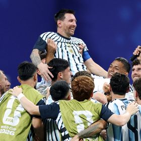 رئيس الأرجنتين يلوم التحكيم ويؤكد: العالم يغار منا
