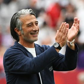 مدرب سويسرا: ذهنية اللاعبين سرّ التأهل والحظ كان حليفنا أمام كولومبيا