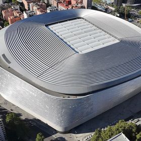 رئيسة بلدية مدريد تتدخل لإنقاذ برنابيو من "الصمت الإجباري"