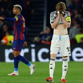 ما أسباب انهيار فرق إنجلترا "دفعة واحدة" في دوري أبطال أوروبا؟