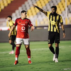 سر غضب سفيان بنجديدة من لاعبي الأهلي بعد مباراة المقاولون