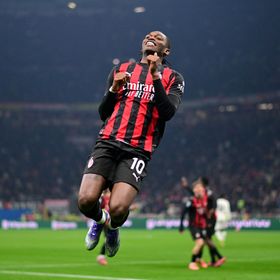 ميلان يحقق فوزاً درامياً على لاتسيو وأليغري يفقد أعصابه ويُطرد