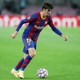 برشلونة يقترب من تسجيل صفقاته بعد حصد ملايين من لاعب "منسي"