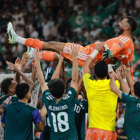 شاهد.. ممر شرفي لأبطال المنتخب السعودي قبل كلاسيكو الهلال والاتحاد