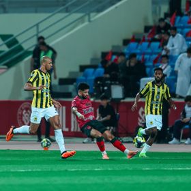 شاهد.. موسى ديابي يمنح التقدم للاتحاد على الخلود في الشوط الأول