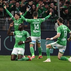 سانت إيتيان يقترب من العودة للدوري الفرنسي من بوابة الملحق