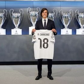 كاريراس: أنا فخور بالدفاع عن شعار أفضل نادٍ في العالم
