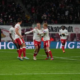 لايبزيغ يهزم بريمن ويواصل مطاردة بايرن ميونيخ في الدوري الألماني