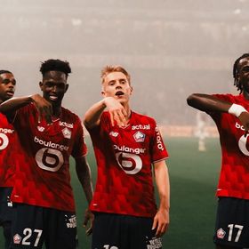 ليل يُفاجئ لانس وسعود عبد الحميد ويُعقد موقفه في الدوري الفرنسي