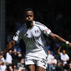 فولهام يصعق أستون فيلا ويقدم هدية لليفربول