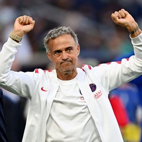 لويس إنريكي يدفع بأكليوش في مواجهة باريس سان جيرمان وأستون فيلا