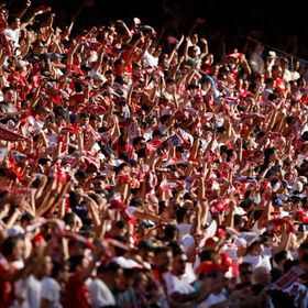 القبض على "مدير أمن" نادي إشبيلية بسبب سرقة "نظارة شمسية"