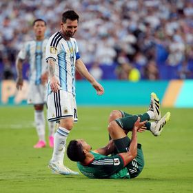 الاتحاد الجزائري يشكو الحكم مارشينياك للتغاضي عن طرد ليونيل ميسي