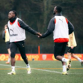 هل يحقق لانس معجزة في الدوري الفرنسي بمشاركة سعود عبد الحميد؟