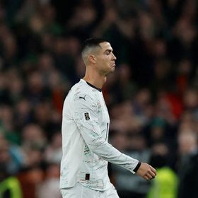 حكم "طرد وأغضب رونالدو" يدير افتتاح كأس العرب