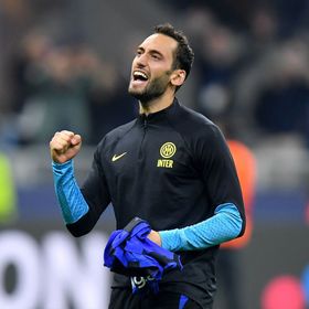 وكيله: هاكان تشالهان أوغلو لم يطلب مغادرة إنتر أبداً