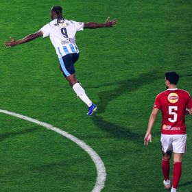 شاهد.. بيراميدز يكتسح الأهلي ويُبعده عن صراع لقب الدوري المصري