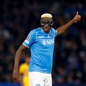 أوسيمين يصل إلى نيجيريا والهلال لا يزال ينتظر قرار اللاعب