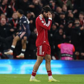 شاهد.. ليفربول يواصل الانهيار ويخسر برباعية من أيندهوفن