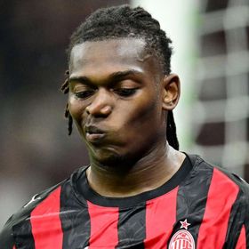 جمهور ميلان يطلق صافرات استهجان ضد رافائيل لياو أمام يوفنتوس