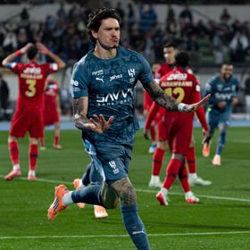 شاهد.. الهلال يفوز بثنائية ويزيح النصر من صدارة الدوري السعودي