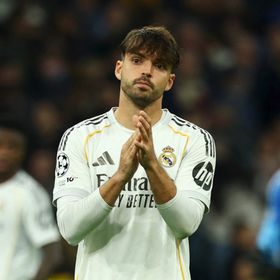 كواليس صدام راؤول أسينسيو مع ألفارو أربيلوا وغيابه عن ريال مدريد