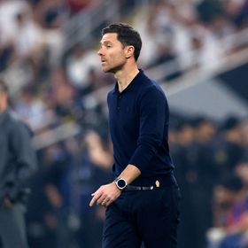 تشيلسي يُضيف مدرب ريال مدريد السابق إلى المرشحين لخلافة روسينيور
