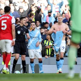 الوحش يطرق الباب.. مانشستر سيتي يهزم أرسنال ويهدد صدارته في الأمتار الأخيرة