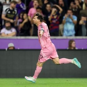 شاهد.. ميسي يسجل هدفين من خارج منطقة الجزاء في شباك أورلاندو